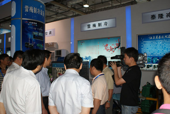 史省长亲临展位 雪梅品牌增光辉-公司参加“江苏产品万里行”长沙站活动报道 史省长亲临展位 雪梅品牌增光辉-公司参加“江苏产品万里行”长沙站活动报道